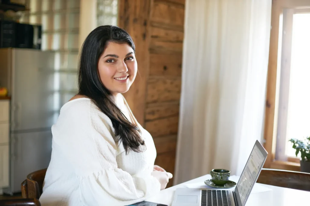 uae freelance visa for indian women 2025