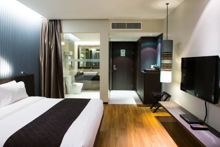 how to make small studio apartment look bigger